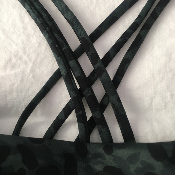 GapFit Eclipse Medium Support Strappy Sports Bra - Picture 4 of 5
